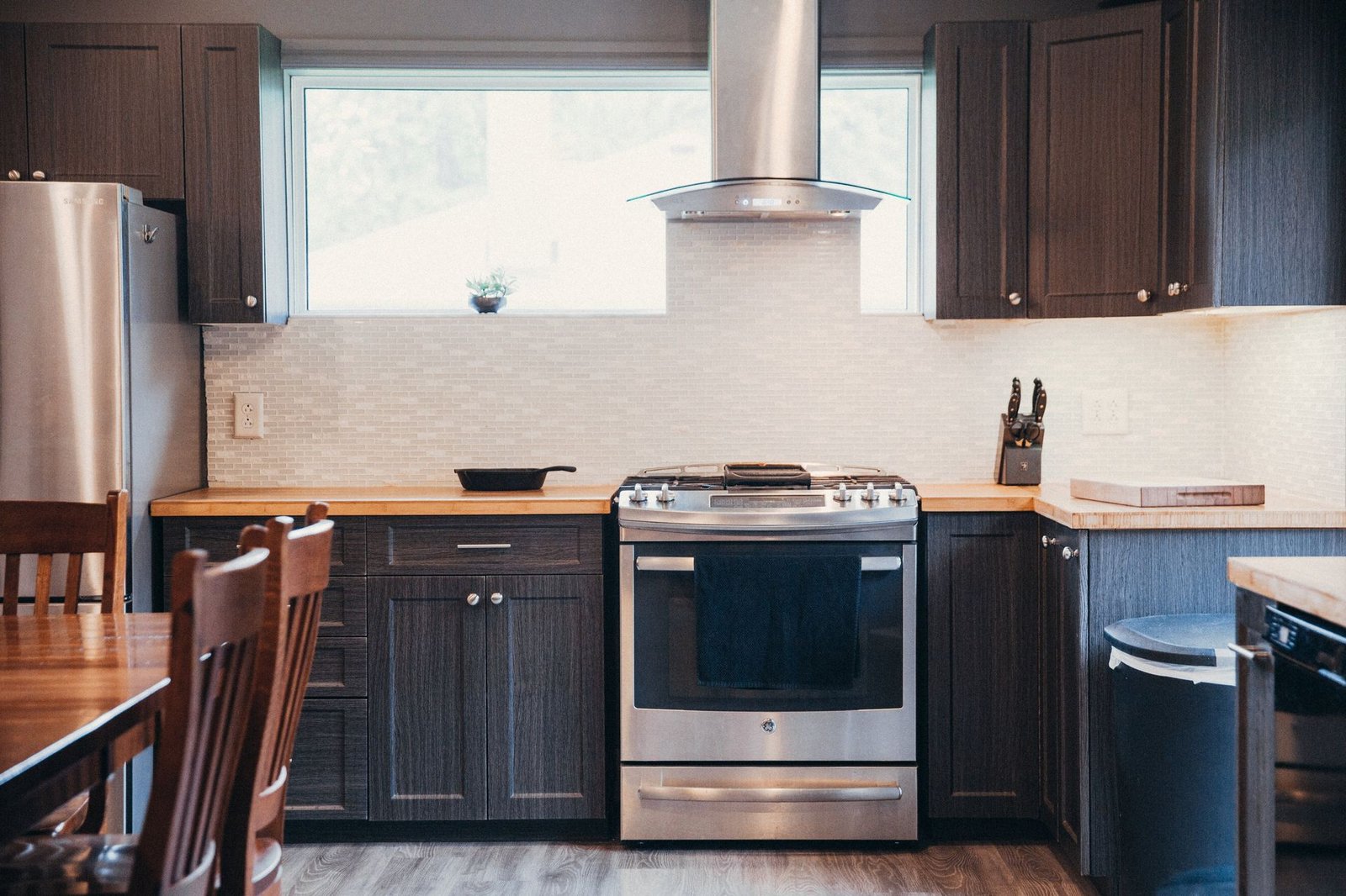 Modern kitchen interior by Grains