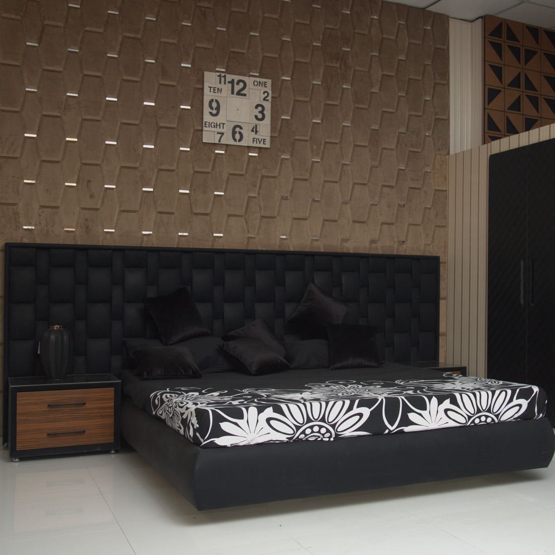Long Black Bot Bed photo 3